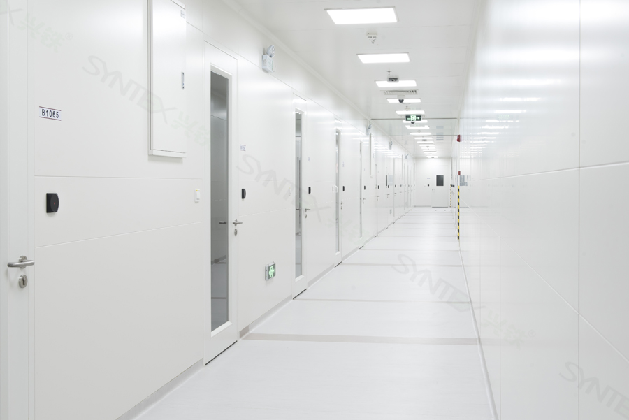 興鐵高端密縫機房彩鋼板與傳統(tǒng)機房板有什么明顯區(qū)別呢？